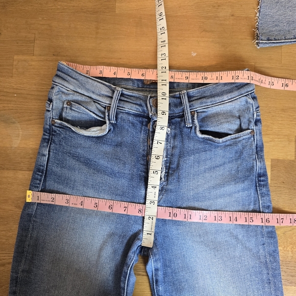 Mother 25×28 The Fly Cut Stunner Ankle Fray In Night On A Shiny White Vespa 25 - Picture 13 of 14